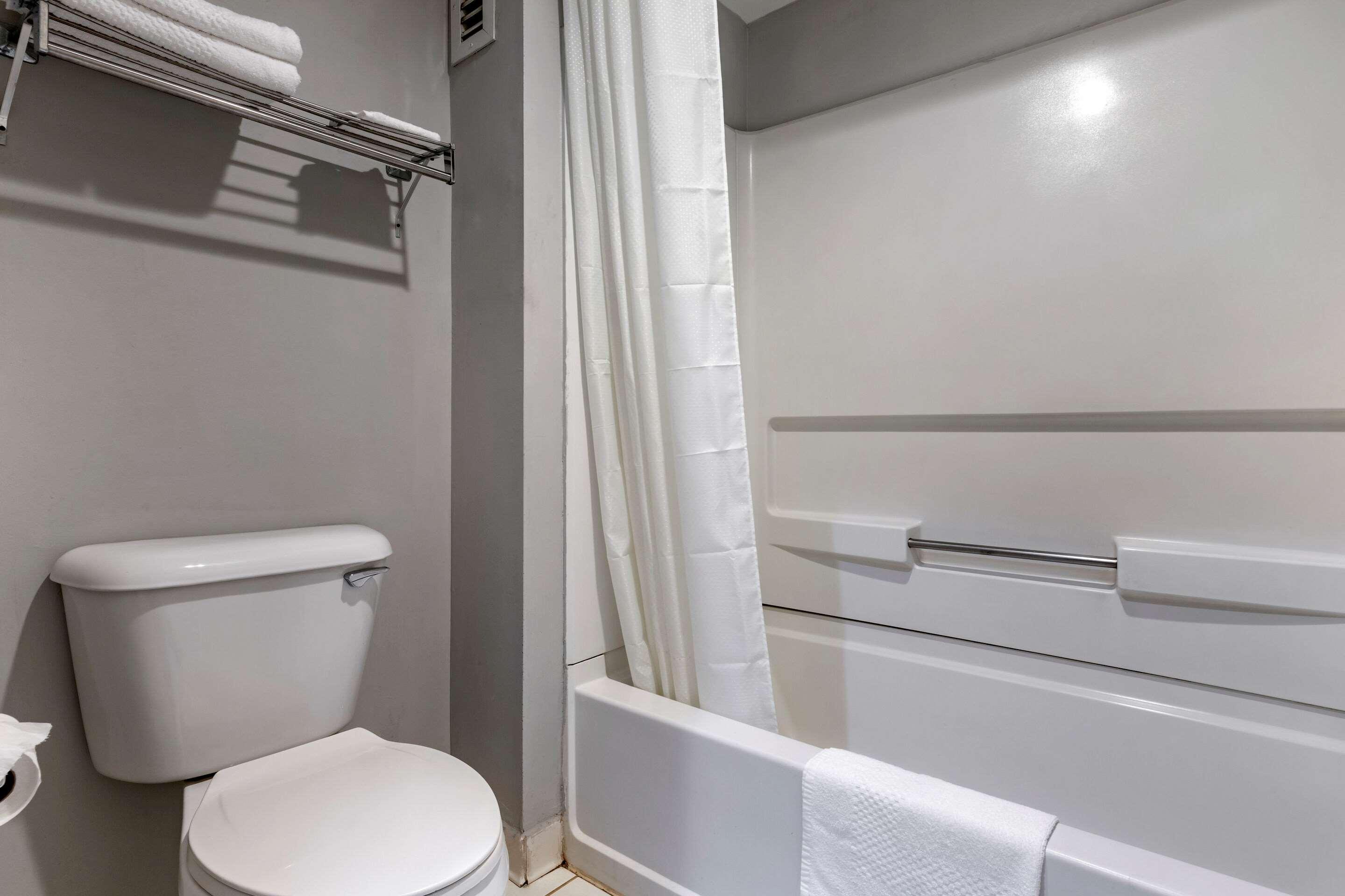 Econo Lodge St. Stephen Екстер'єр фото