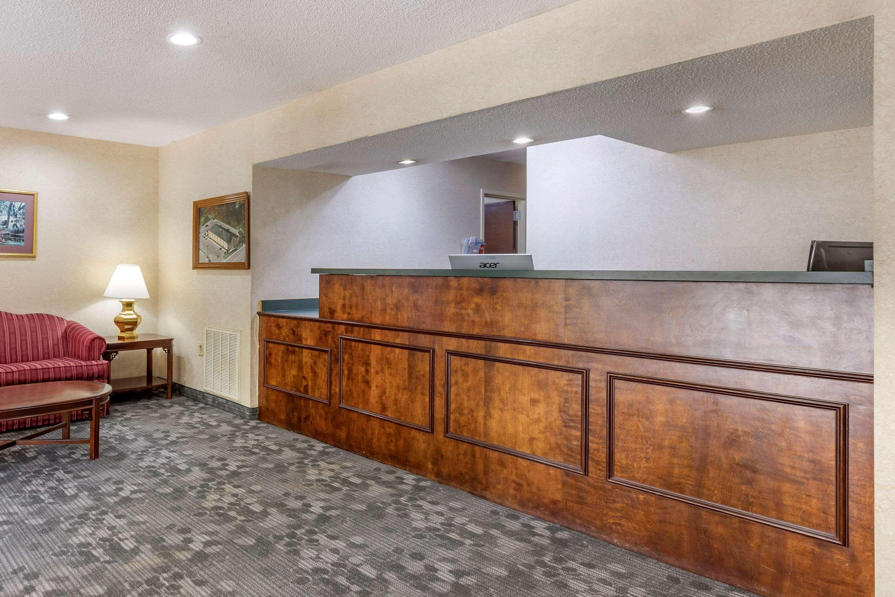 Econo Lodge St. Stephen Екстер'єр фото