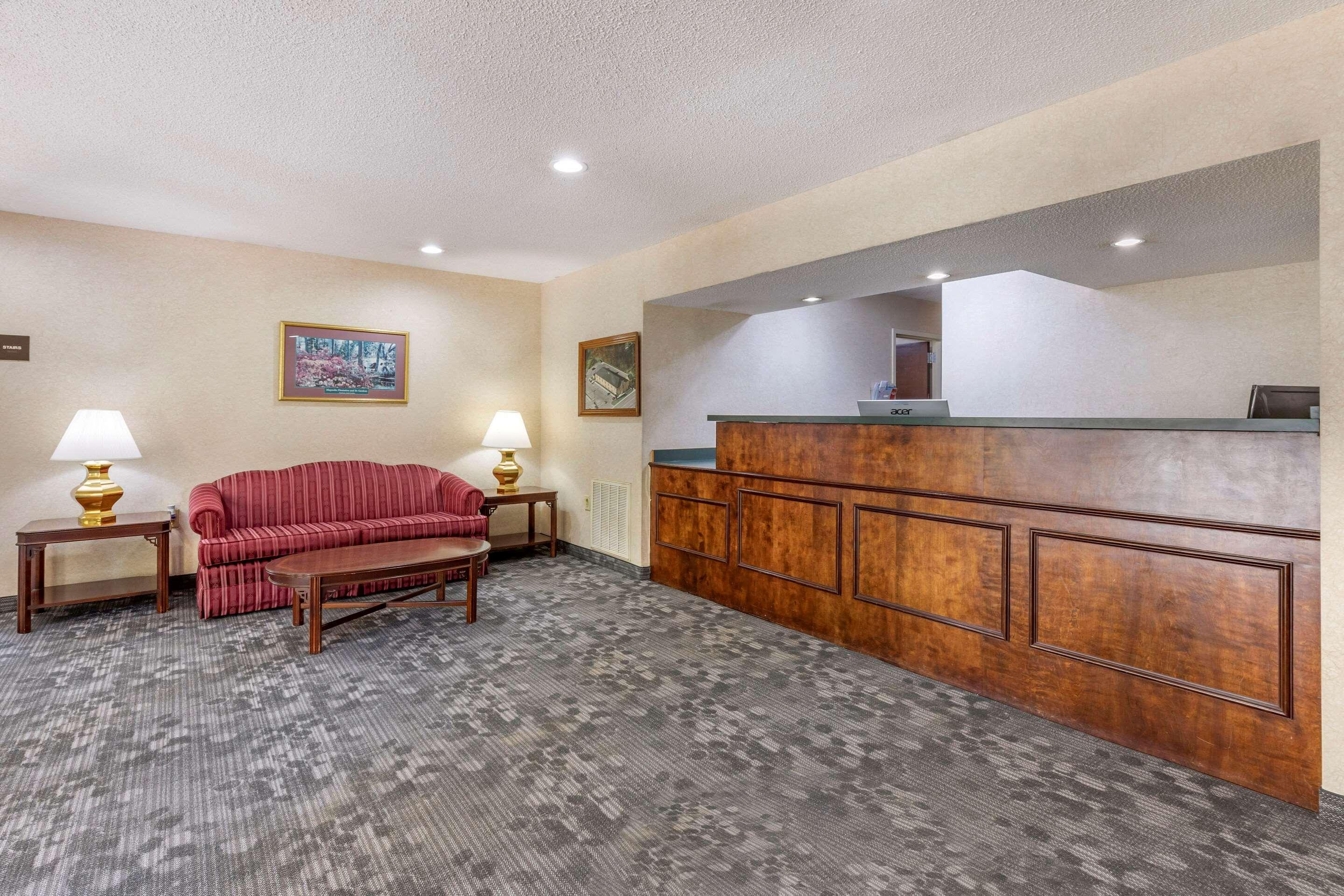 Econo Lodge St. Stephen Екстер'єр фото