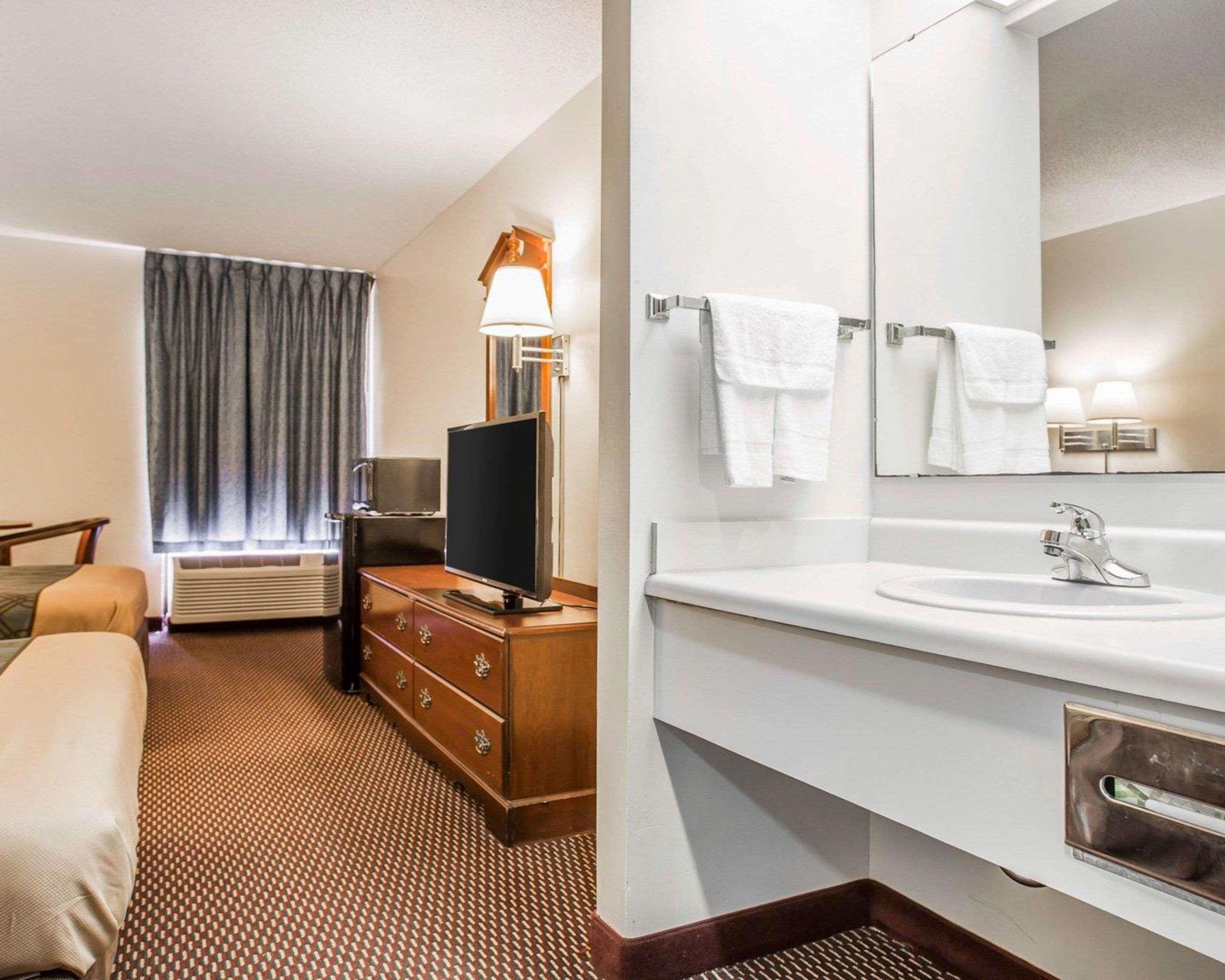 Econo Lodge St. Stephen Екстер'єр фото