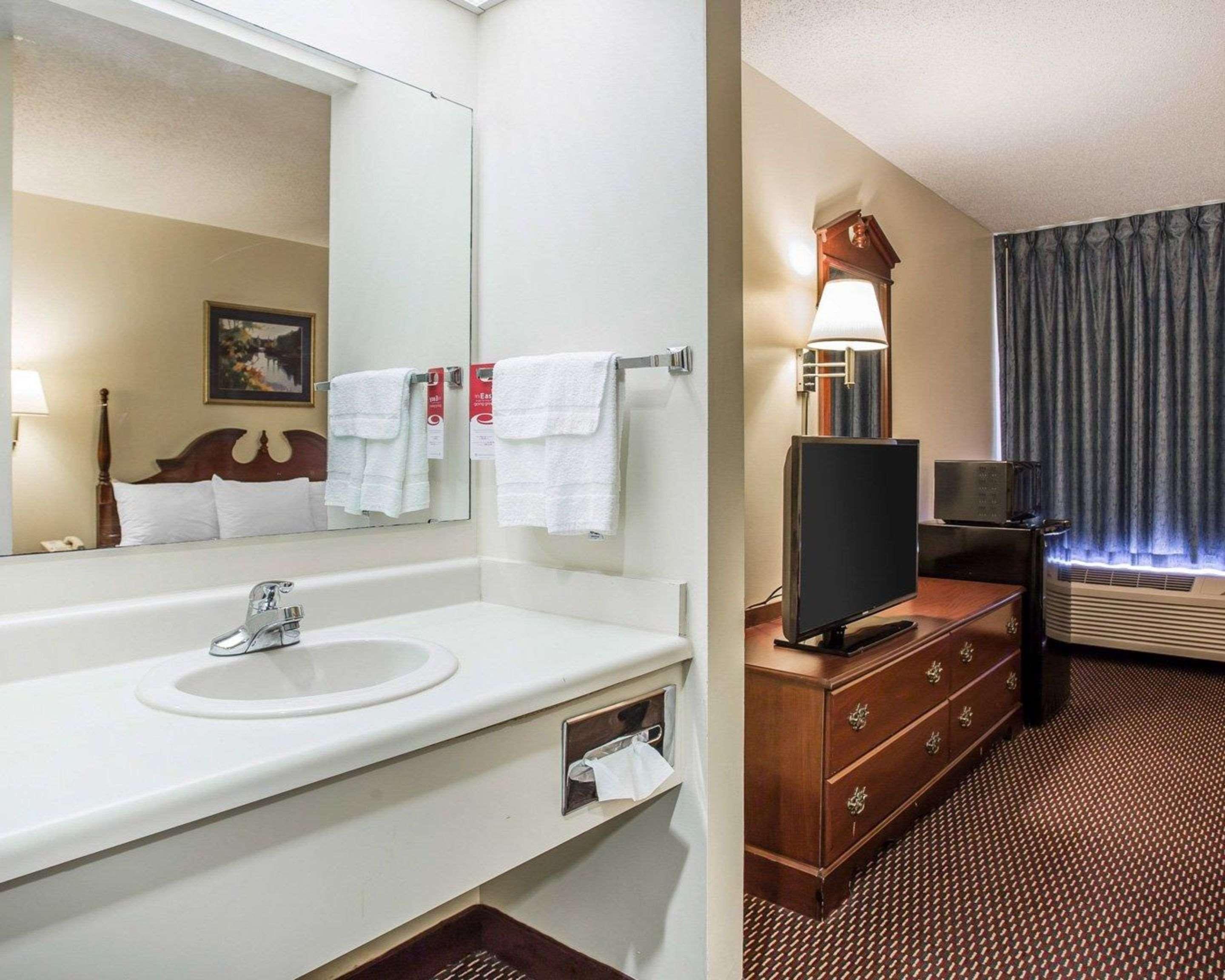 Econo Lodge St. Stephen Екстер'єр фото