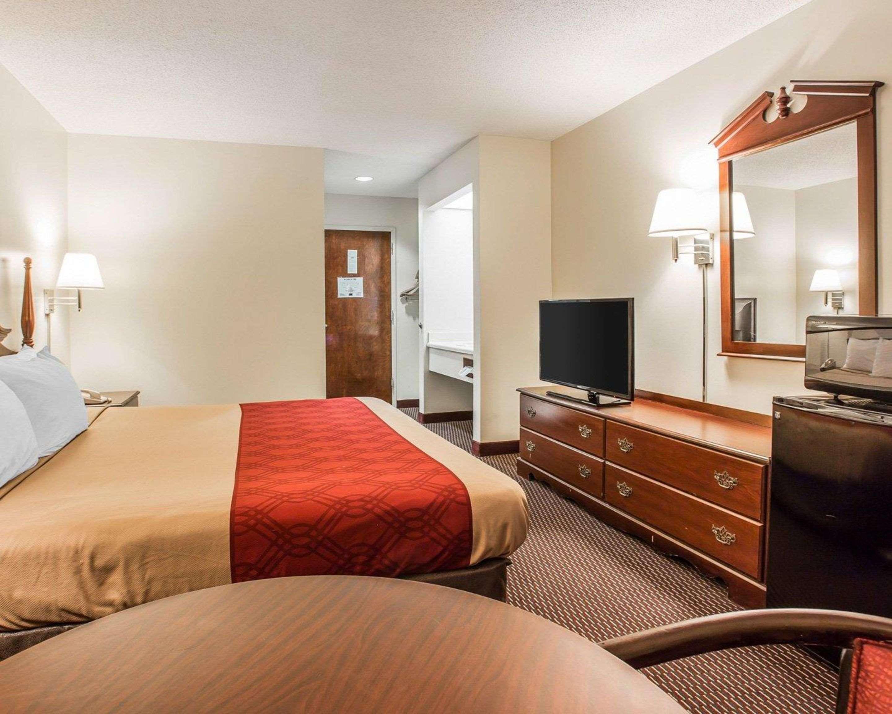 Econo Lodge St. Stephen Екстер'єр фото